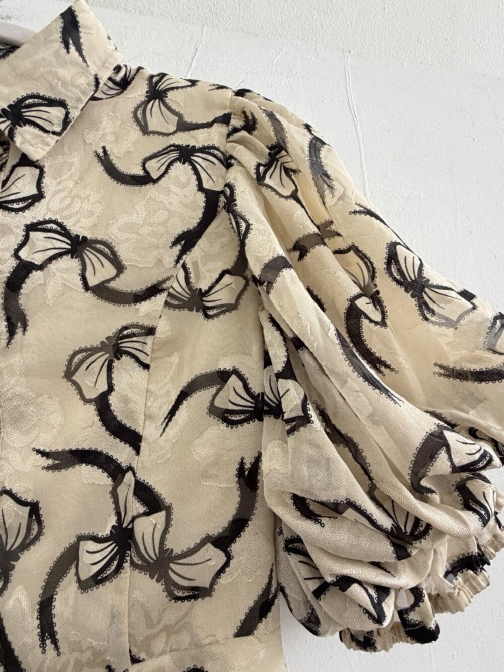 NEW Gracia Black Cream Bow Puff Sleeve Blouse M Top MEDIUM NWOT - Picture 3 of 7